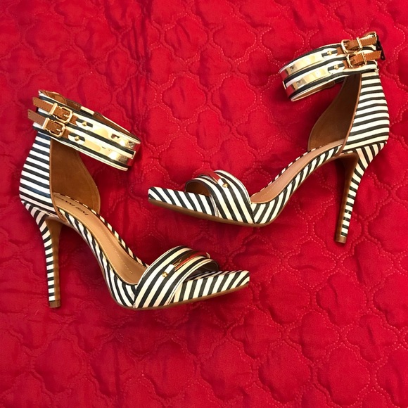 Gianni Bini Shoes - New Gorgeous Gianni Bini Striped Heels